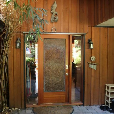 Five Elements Lodge B&B With Outdoor Spa Fernwood Bagian luar foto